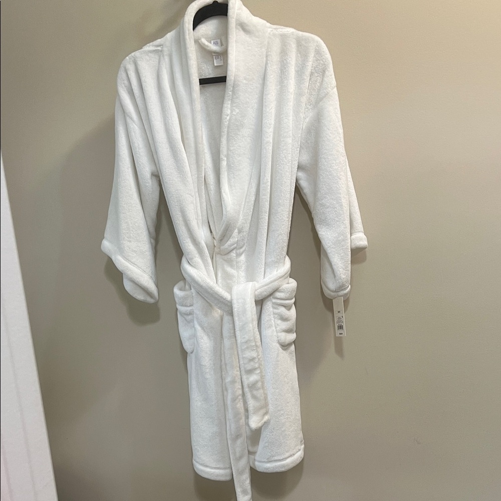 Plush White Double tie Collar Bathrobe Size XS/S NWT